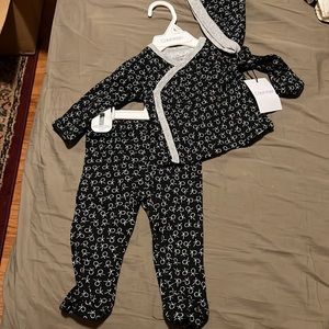 BNWT 0-3M CALVJN KLEIN PJ SET WITH HAT